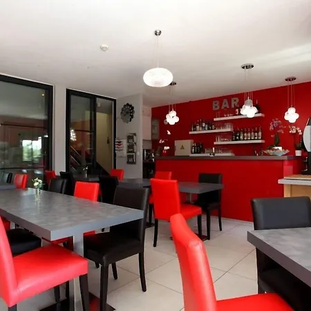Le Clos Roussillon Pres De Sarlat Hotel